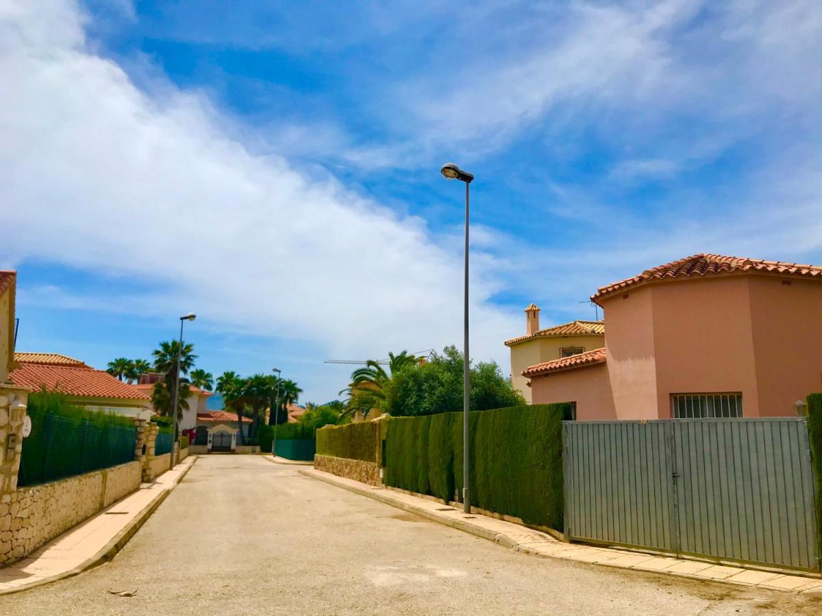 Villa en Oliva Nova, jardín privado a 100m de la playa Exterior foto